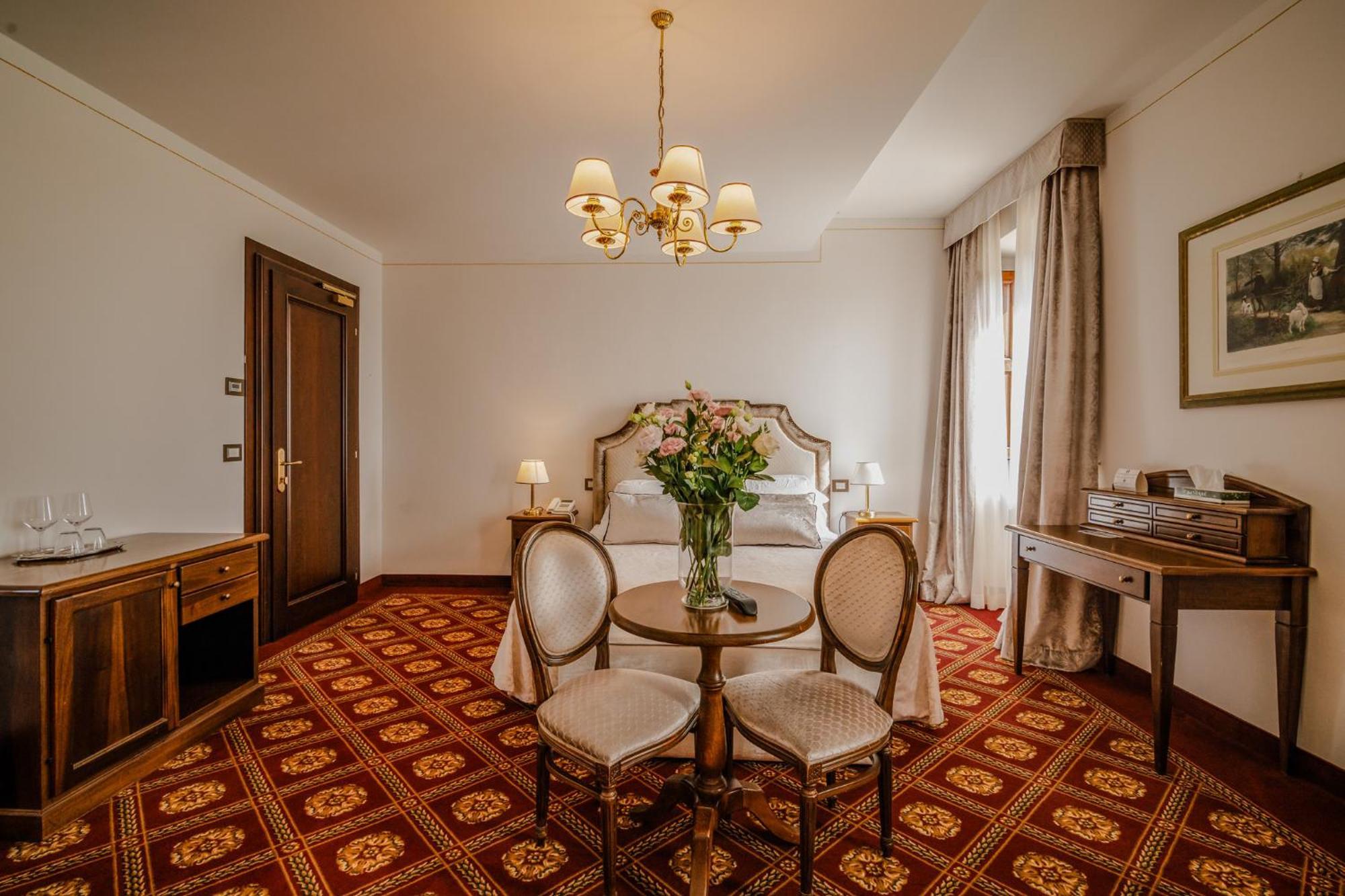 Villa Lecchi Hotel Wellness 埃尔萨谷口村 外观 照片
