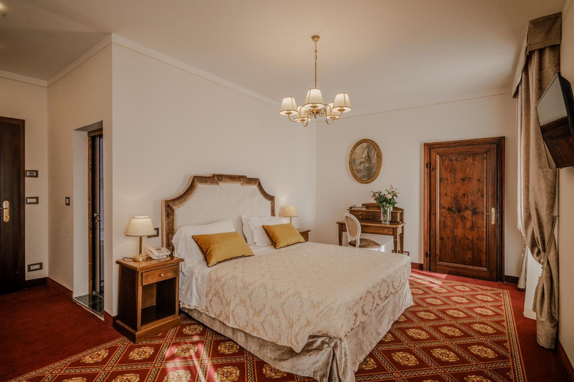 Villa Lecchi Hotel Wellness 埃尔萨谷口村 外观 照片