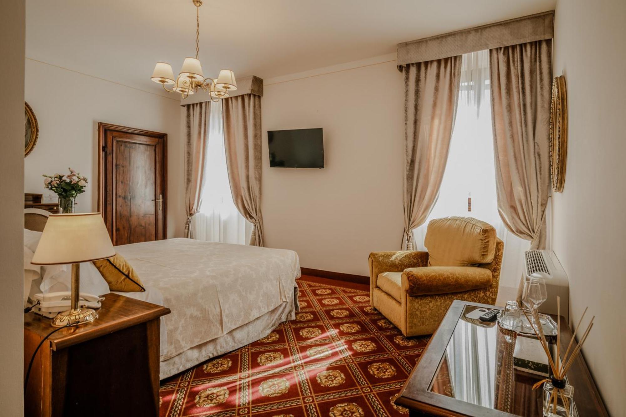 Villa Lecchi Hotel Wellness 埃尔萨谷口村 外观 照片