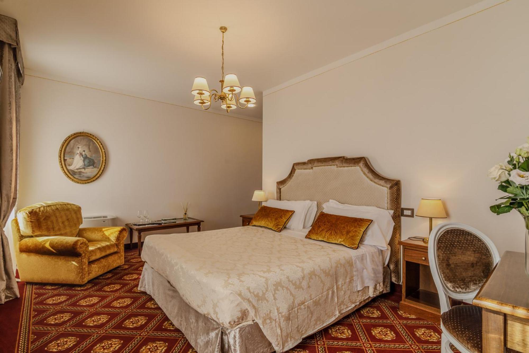Villa Lecchi Hotel Wellness 埃尔萨谷口村 外观 照片