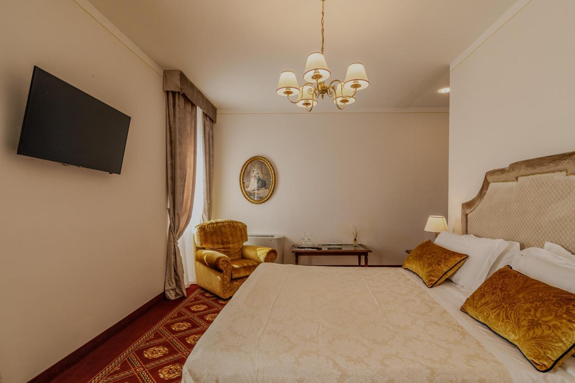Villa Lecchi Hotel Wellness 埃尔萨谷口村 外观 照片