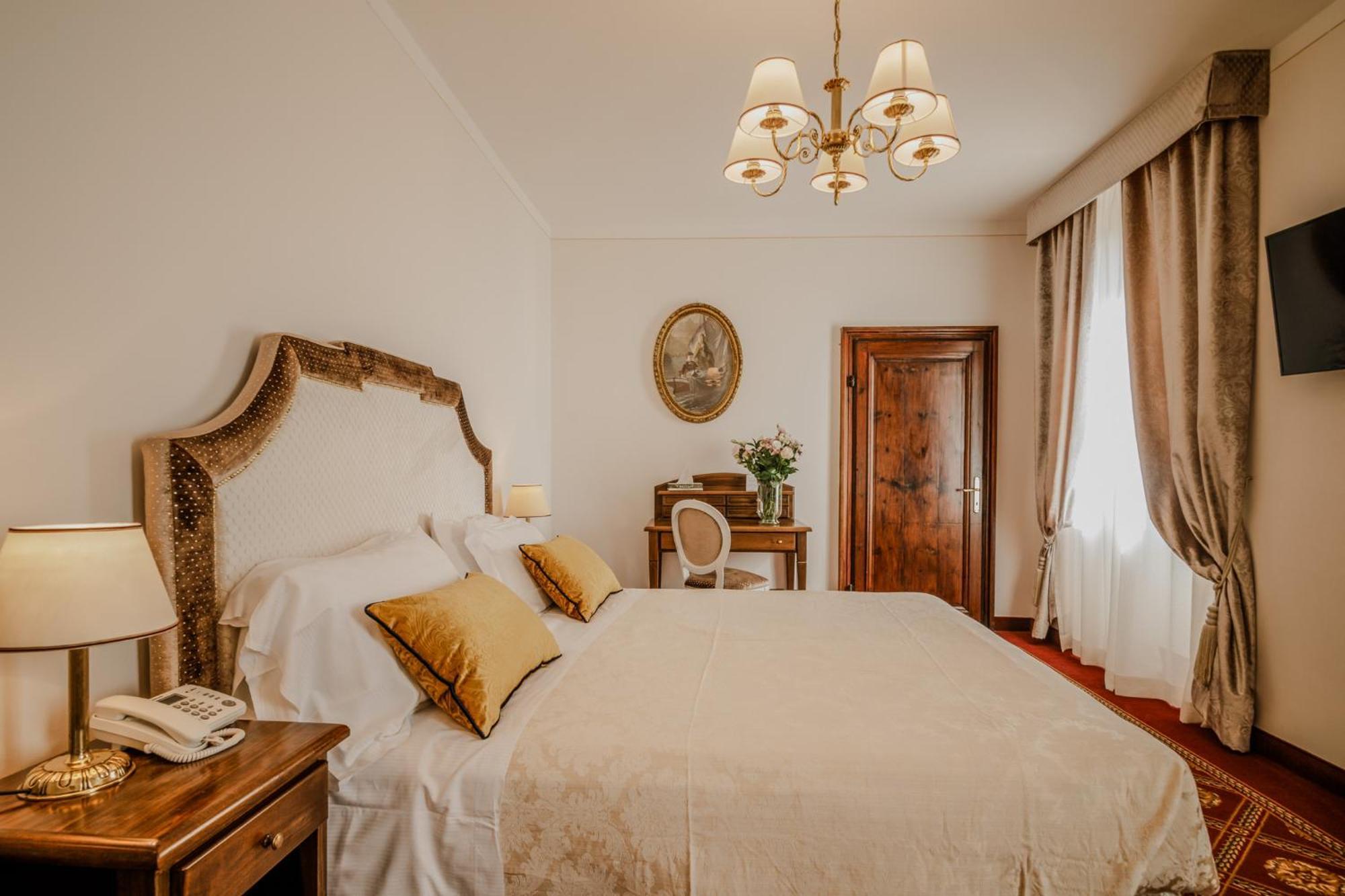 Villa Lecchi Hotel Wellness 埃尔萨谷口村 外观 照片